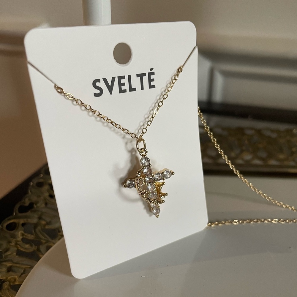 Svelté Cross and Crown necklace- Gold